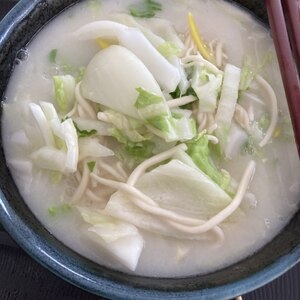 キムチ入り辛い味噌うどん